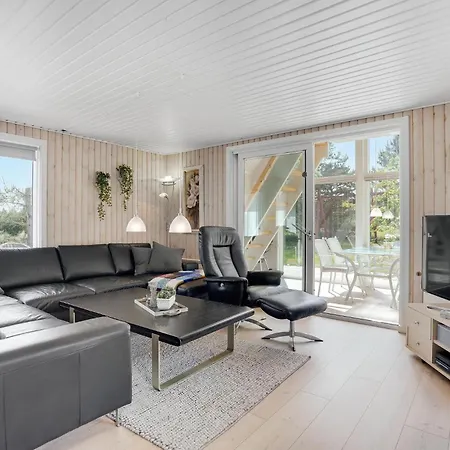 Cozy In Romo With Kitchen Holiday home